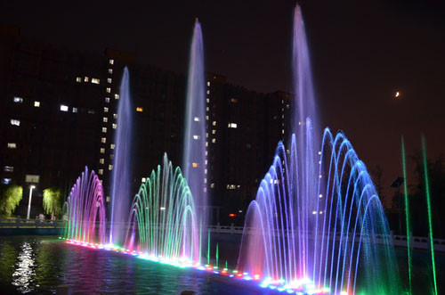 北京大興區(qū)首座御園人工湖音樂噴泉工程